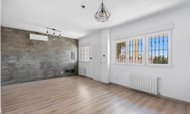 Sale - Villa - Torrevieja - Aguas Nuevas