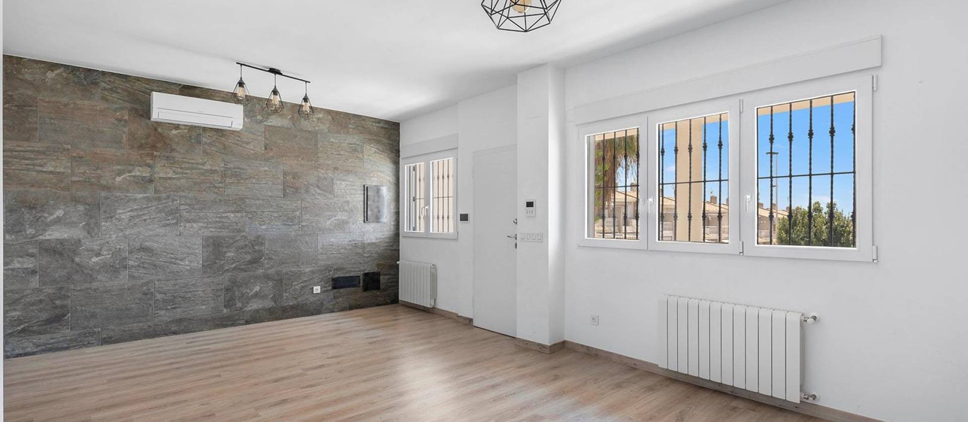 Sale - Villa - Torrevieja - Aguas Nuevas