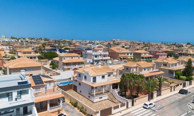 Sale - Villa - Torrevieja - Aguas Nuevas