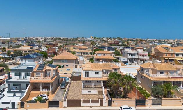 Sale - Villa - Torrevieja - Aguas Nuevas