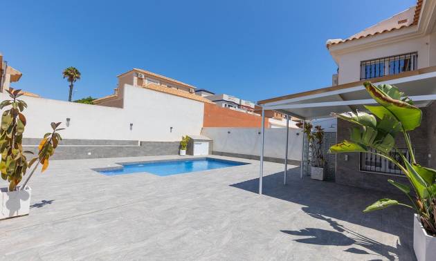 Sale - Villa - Torrevieja - Aguas Nuevas