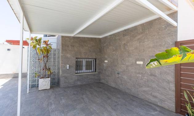 Sale - Villa - Torrevieja - Aguas Nuevas