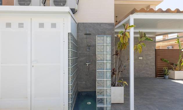 Sale - Villa - Torrevieja - Aguas Nuevas