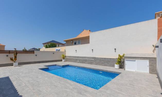 Sale - Villa - Torrevieja - Aguas Nuevas