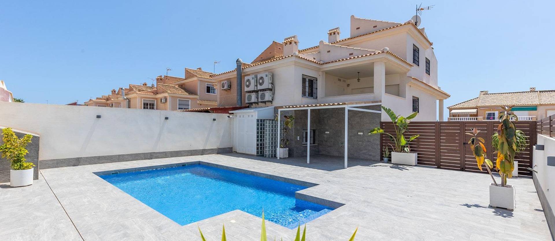 Sale - Villa - Torrevieja - Aguas Nuevas