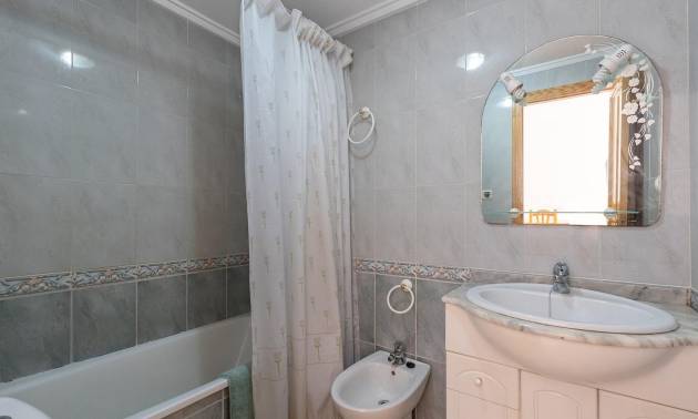 Sale - Apartment - Torrevieja - Centro