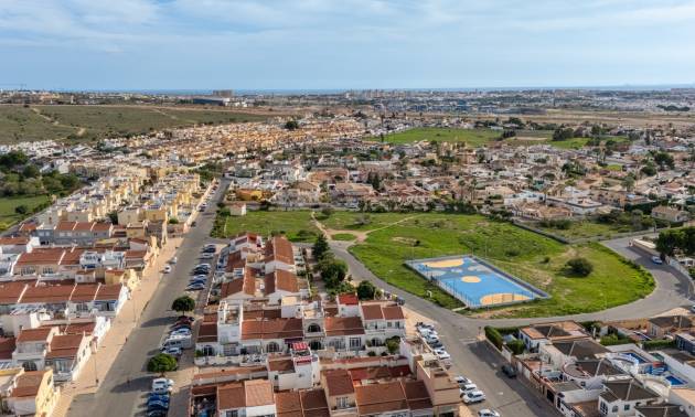 Sale - Terraced house / Townhouse - Torrevieja - La Siesta