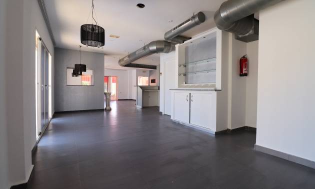 Revente - Commercial - Ciudad Quesada