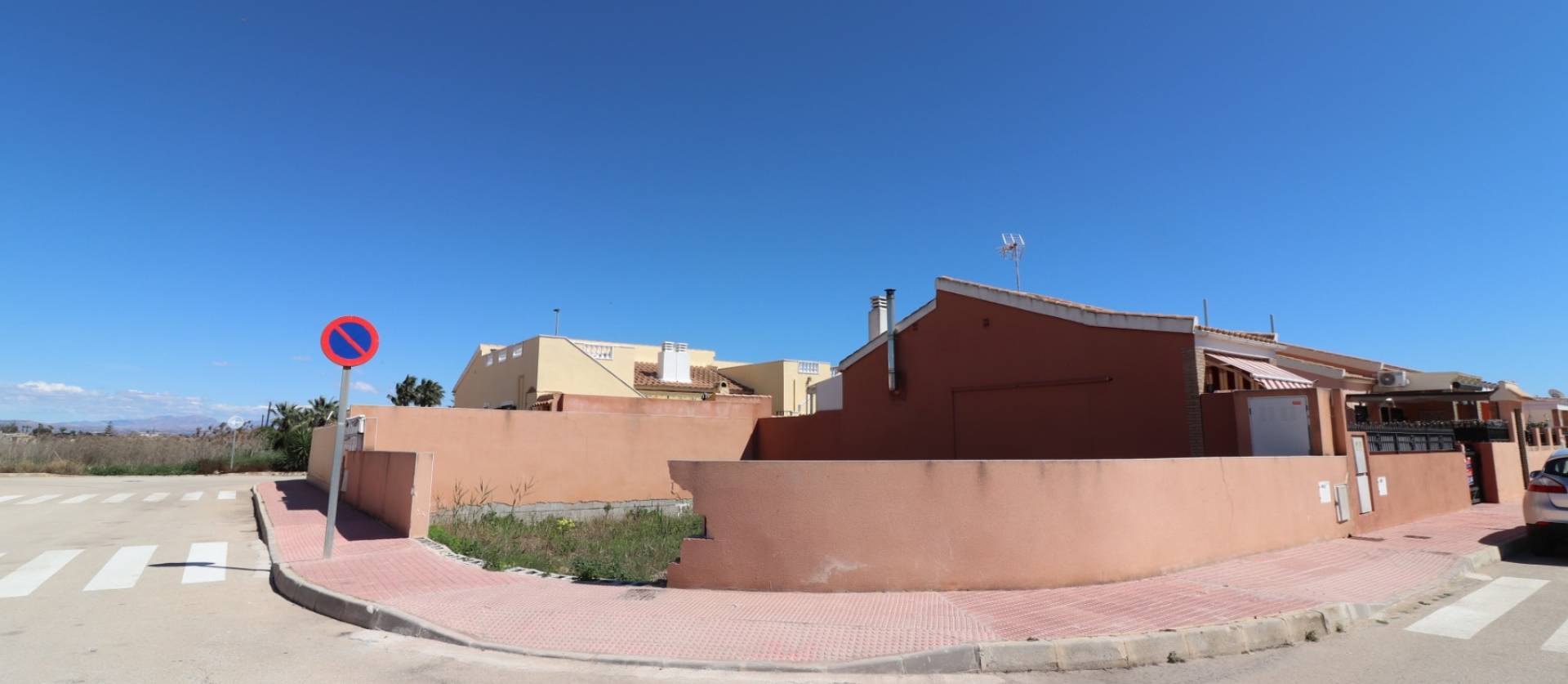 Sale - Land - Daya Nueva