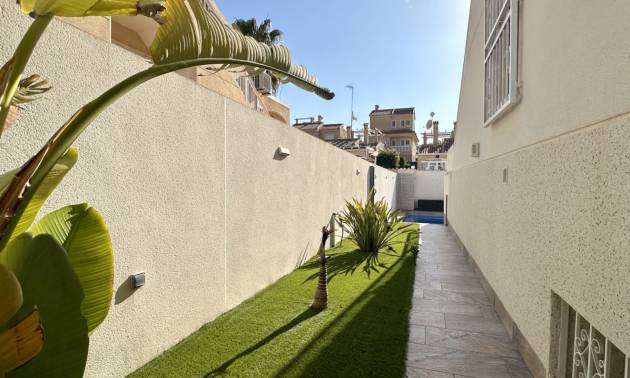 Sale - Villa - Orihuela Costa - Los Altos