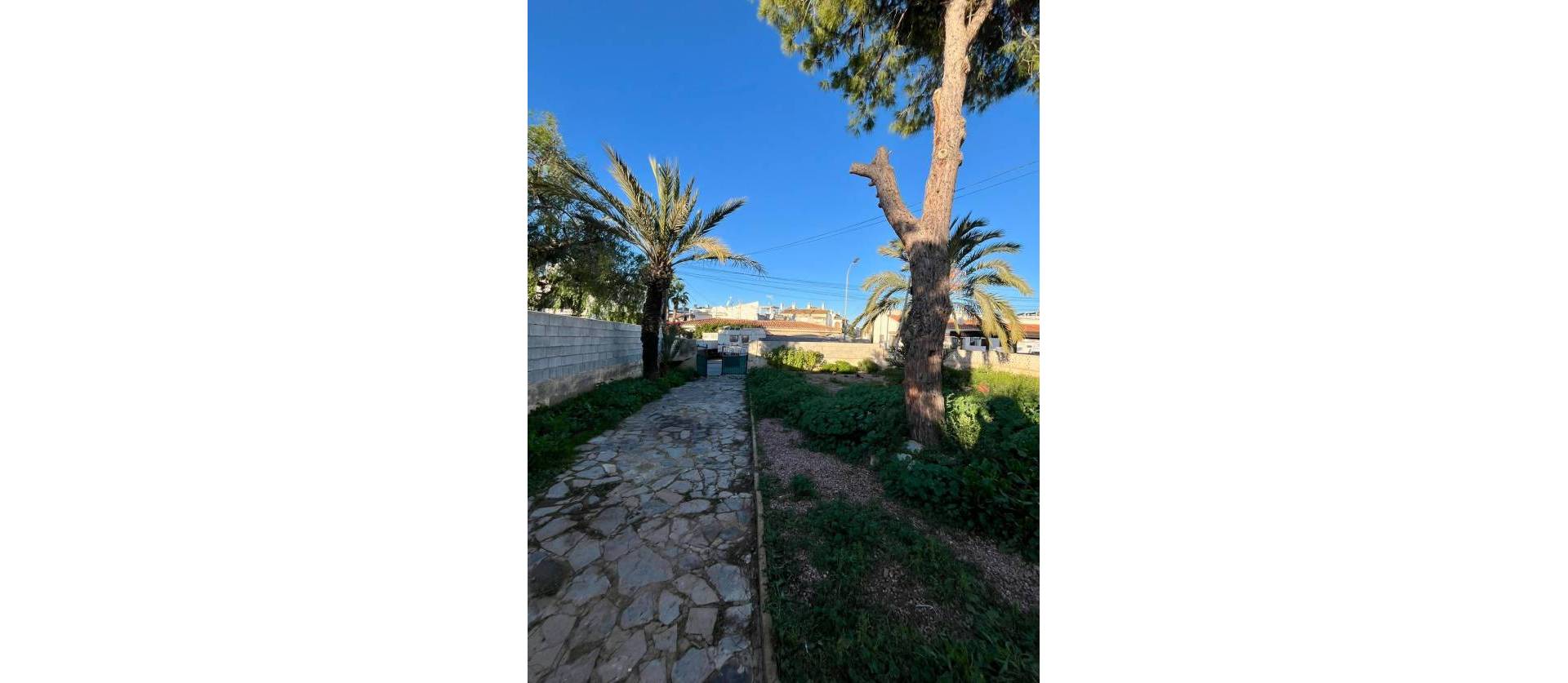 Sale - Villa - Torrevieja - Aguas Nuevas