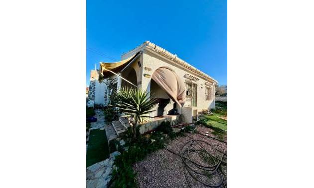 Sale - Villa - Torrevieja - Aguas Nuevas