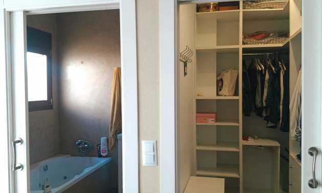 Sale - Townhouse - Roldan