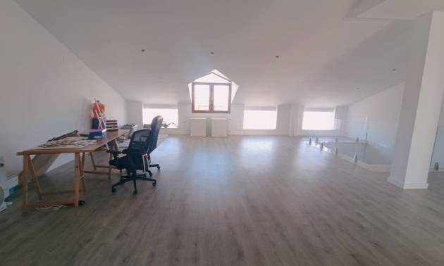 Sale - Townhouse - Roldan