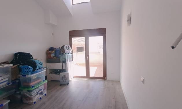 Sale - Townhouse - Roldan