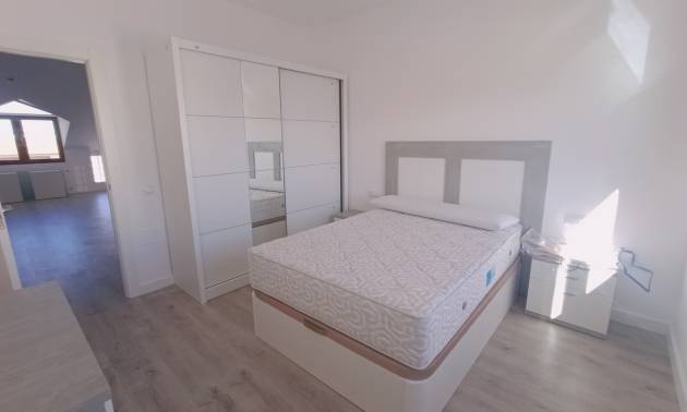 Sale - Townhouse - Roldan