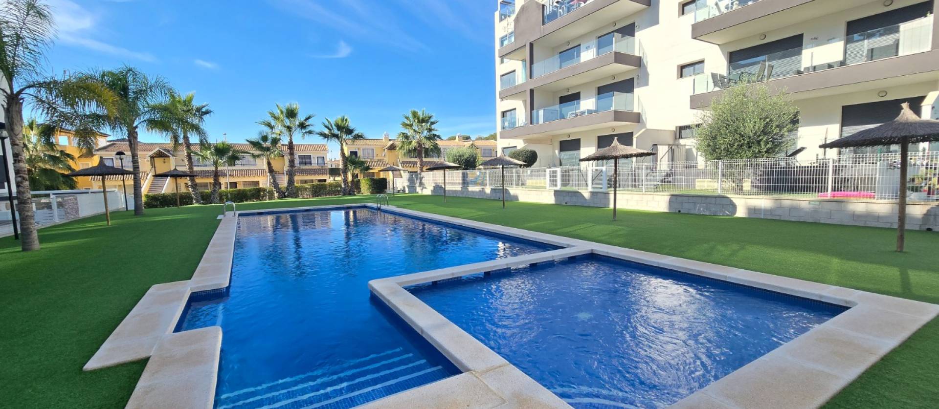 Sale - Apartment / Flat * - Orihuela Costa - Villamartín *