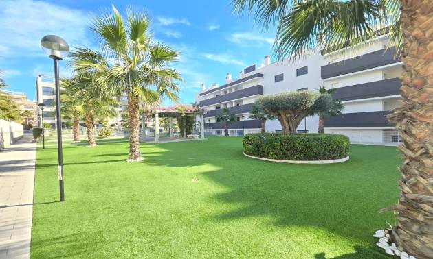 Sale - Apartment / Flat * - Orihuela Costa - Villamartín *