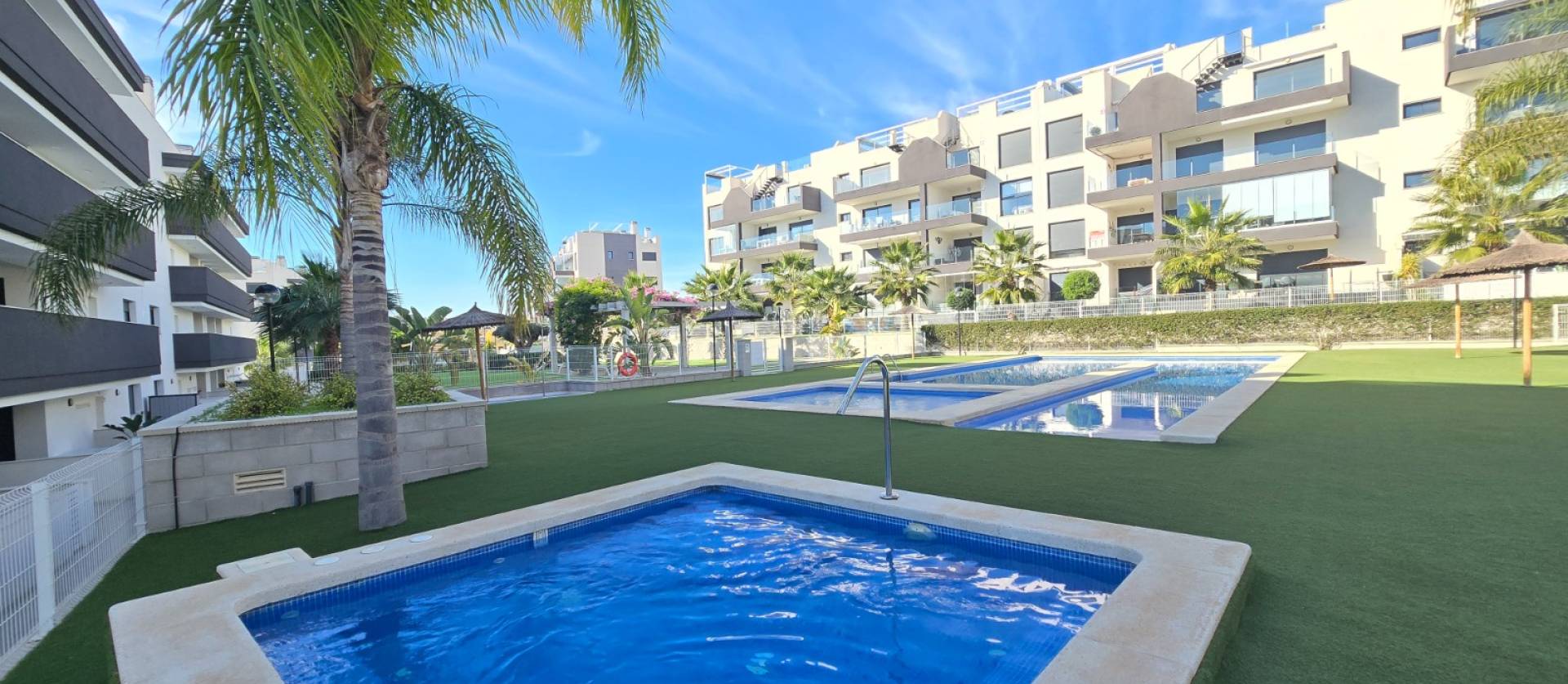 Sale - Apartment / Flat * - Orihuela Costa - Villamartín *