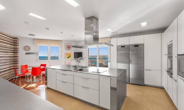 Sale - Apartment - Torrevieja - Paseo maritimo