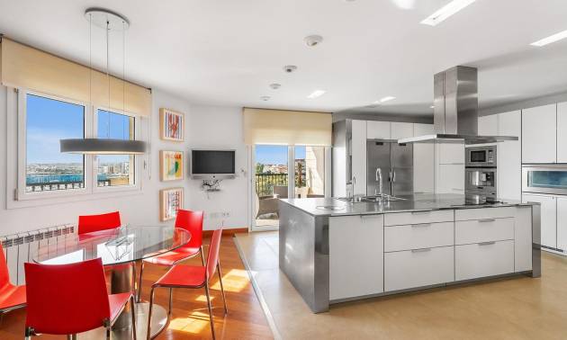 Sale - Apartment - Torrevieja - Paseo maritimo