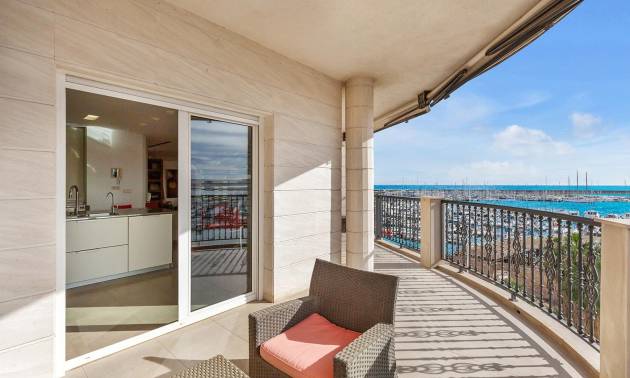 Sale - Apartment - Torrevieja - Paseo maritimo