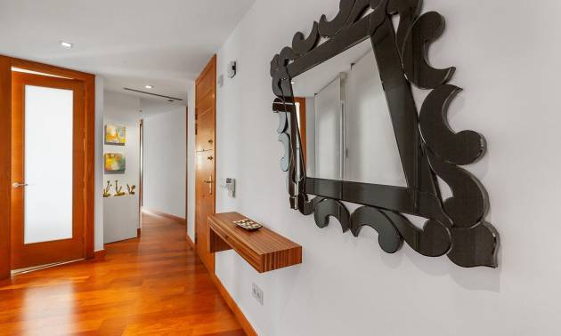 Sale - Apartment - Torrevieja - Paseo maritimo