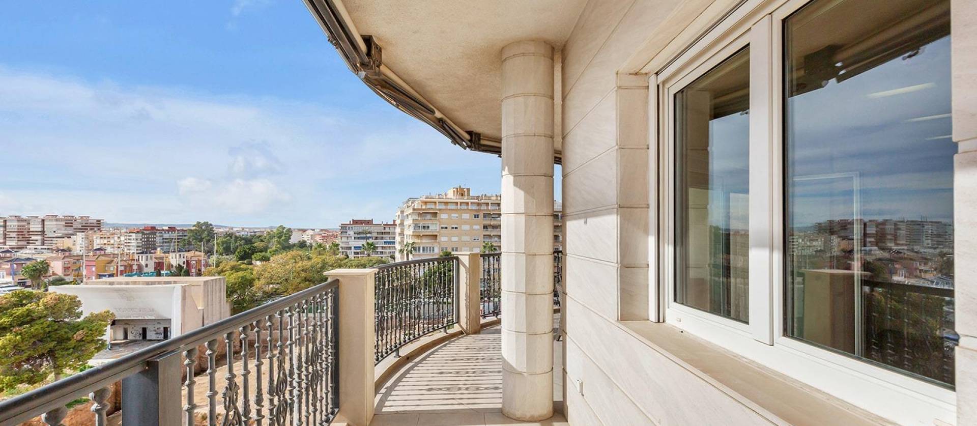 Sale - Apartment - Torrevieja - Paseo maritimo