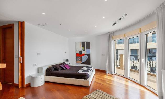 Sale - Apartment - Torrevieja - Paseo maritimo