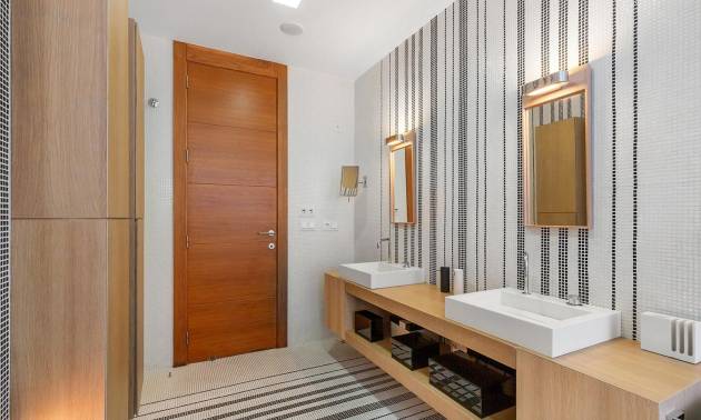 Sale - Apartment - Torrevieja - Paseo maritimo