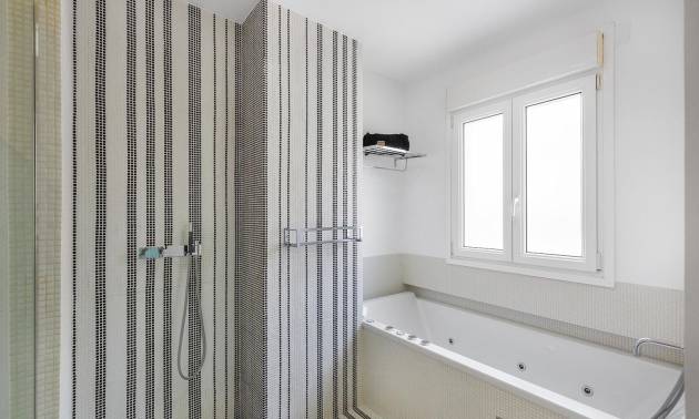 Sale - Apartment - Torrevieja - Paseo maritimo