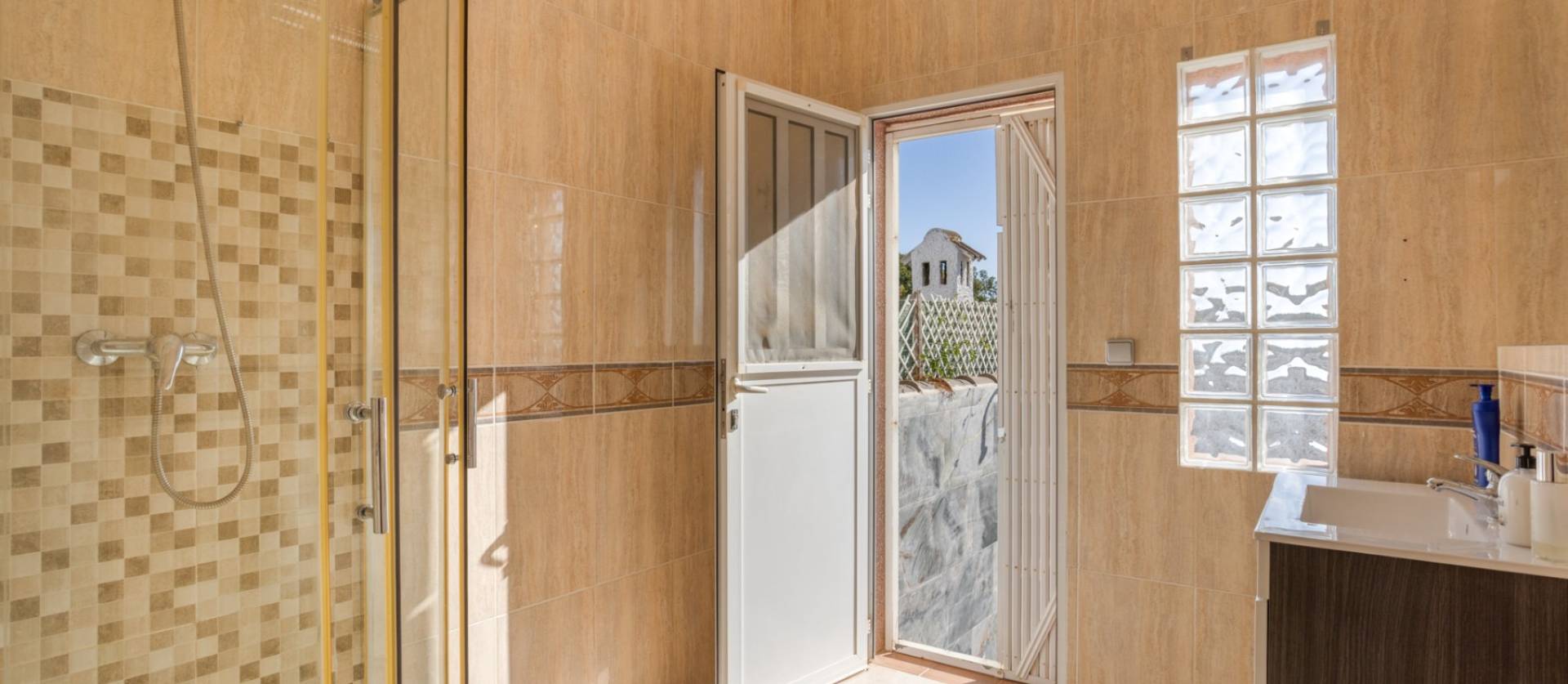 Venta - Villa - Torrevieja - Urbanización San Luis