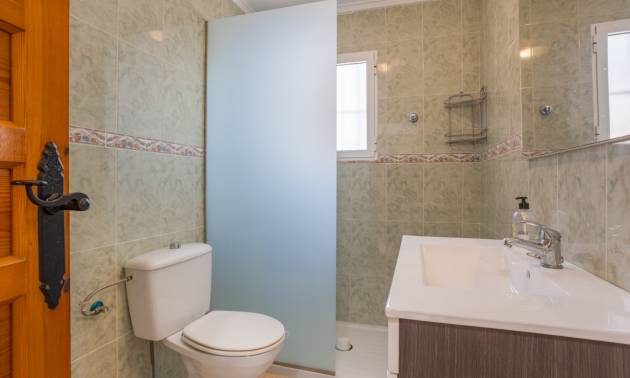 Venta - Villa - Torrevieja - Urbanización San Luis