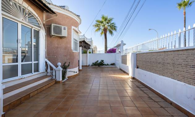 Venta - Villa - Torrevieja - Urbanización San Luis