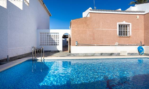 Venta - Villa - Torrevieja - Urbanización San Luis