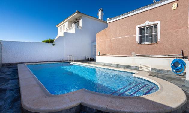 Venta - Villa - Torrevieja - Urbanización San Luis