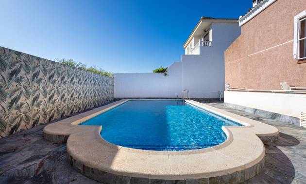 Venta - Villa - Torrevieja - Urbanización San Luis