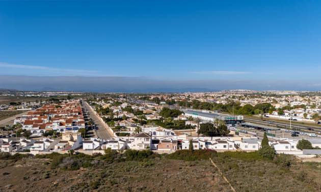 Venta - Villa - Torrevieja - Urbanización San Luis