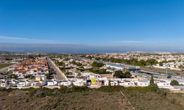 Venta - Villa - Torrevieja - Urbanización San Luis