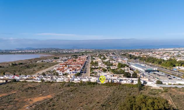 Venta - Villa - Torrevieja - Urbanización San Luis