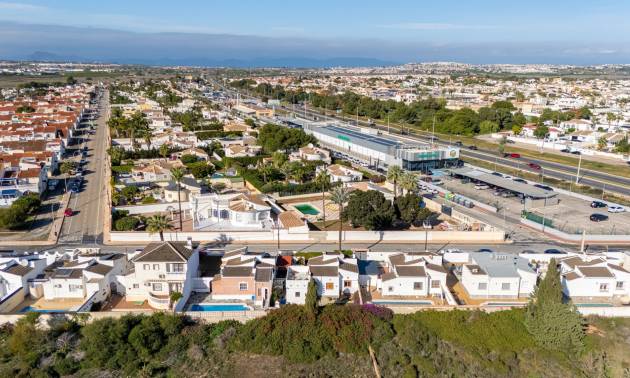 Venta - Villa - Torrevieja - Urbanización San Luis