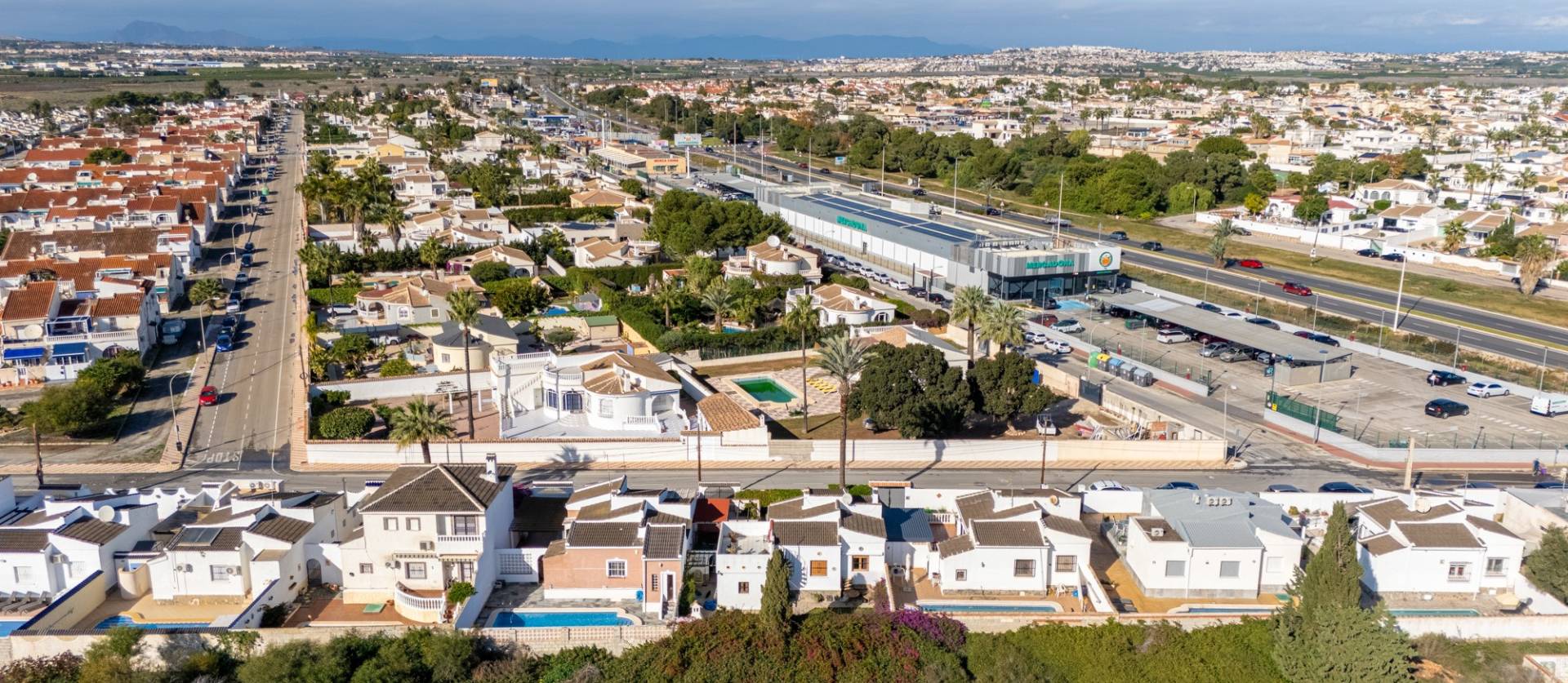 Venta - Villa - Torrevieja - Urbanización San Luis