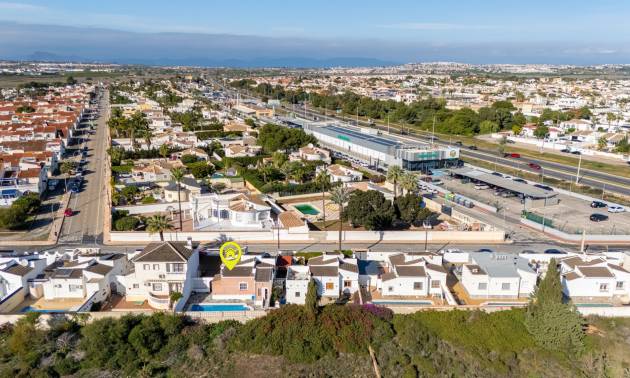 Venta - Villa - Torrevieja - Urbanización San Luis