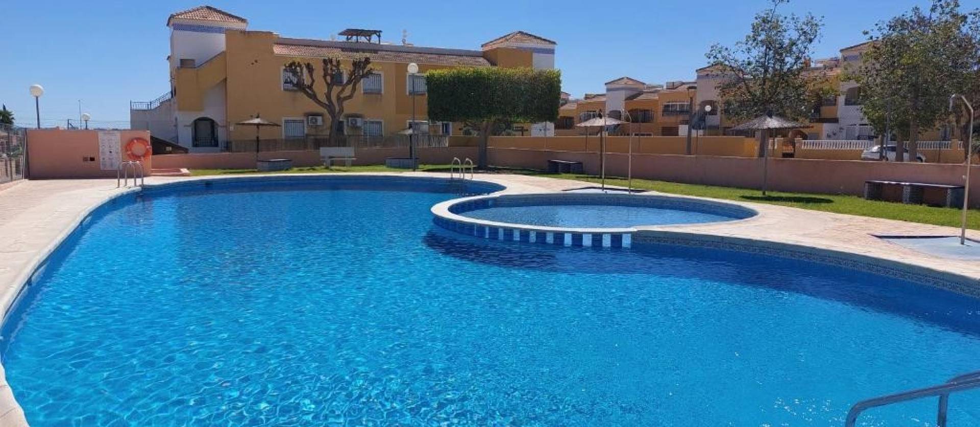 Sale - Apartment flat - Los Montesinos - La Herrada