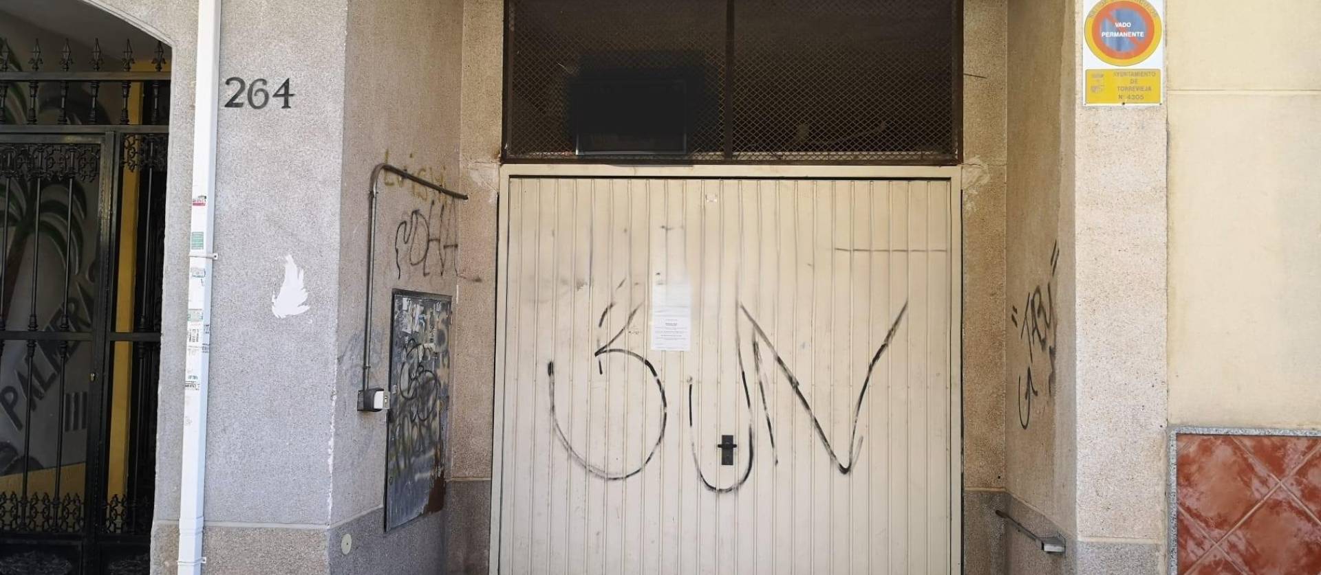 Revente - Commercial - Torrevieja - Playa de los locos