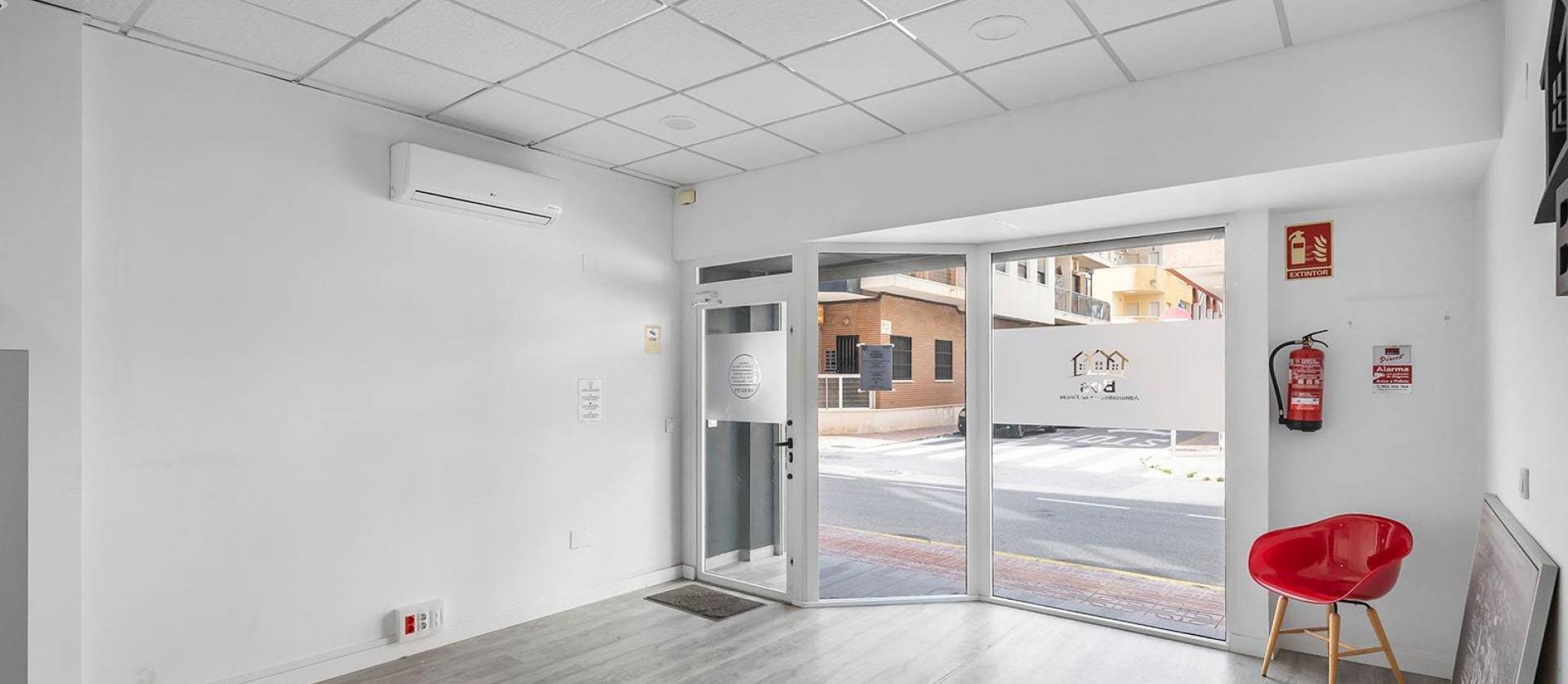 Revente - Commercial - Torrevieja - La Mata pueblo