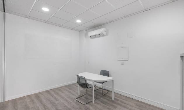 Revente - Commercial - Torrevieja - La Mata pueblo