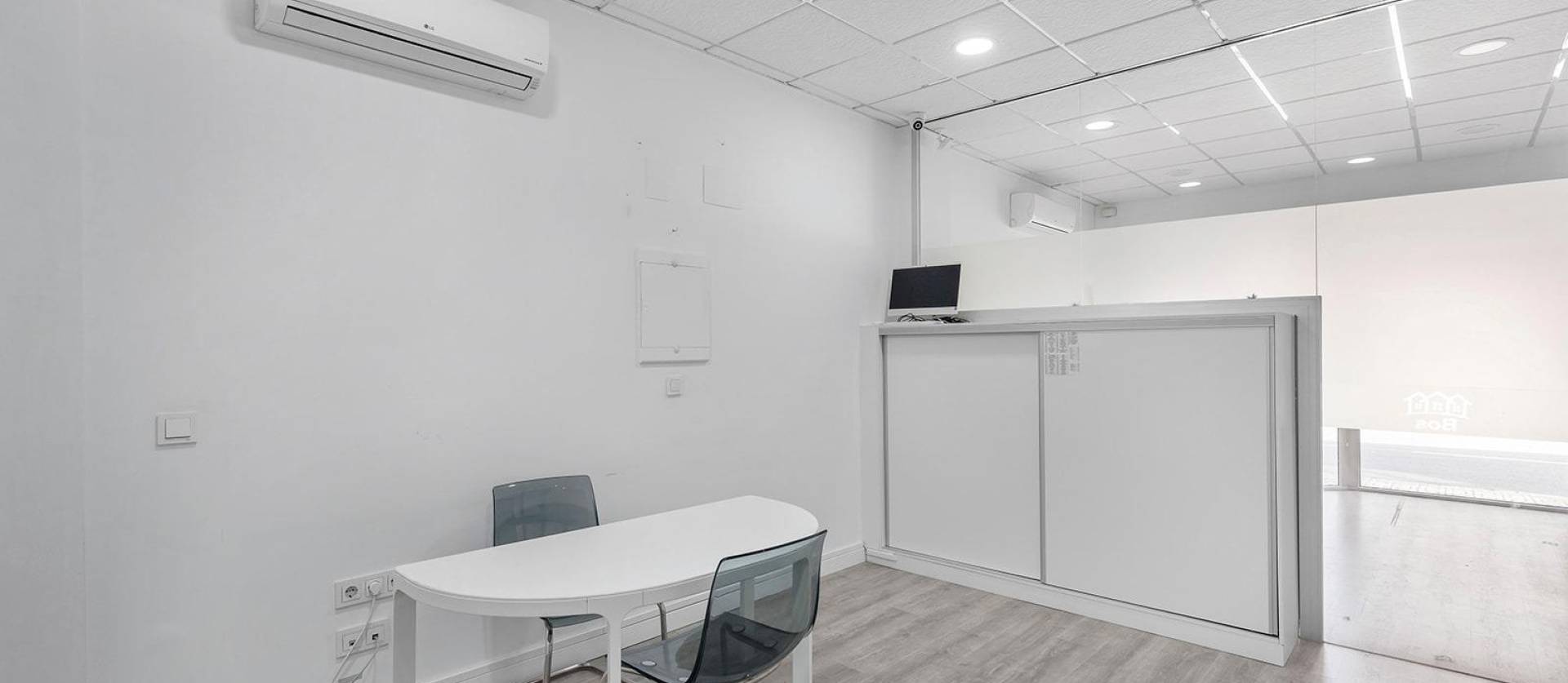 Revente - Commercial - Torrevieja - La Mata pueblo