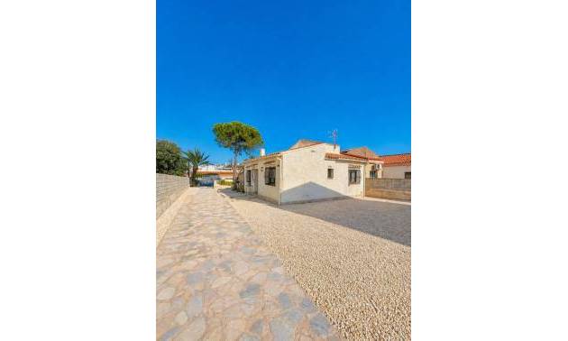 Sale - Villa - Torrevieja - Aguas Nuevas