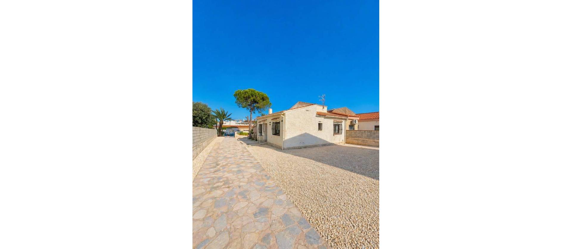 Sale - Villa - Torrevieja - Aguas Nuevas